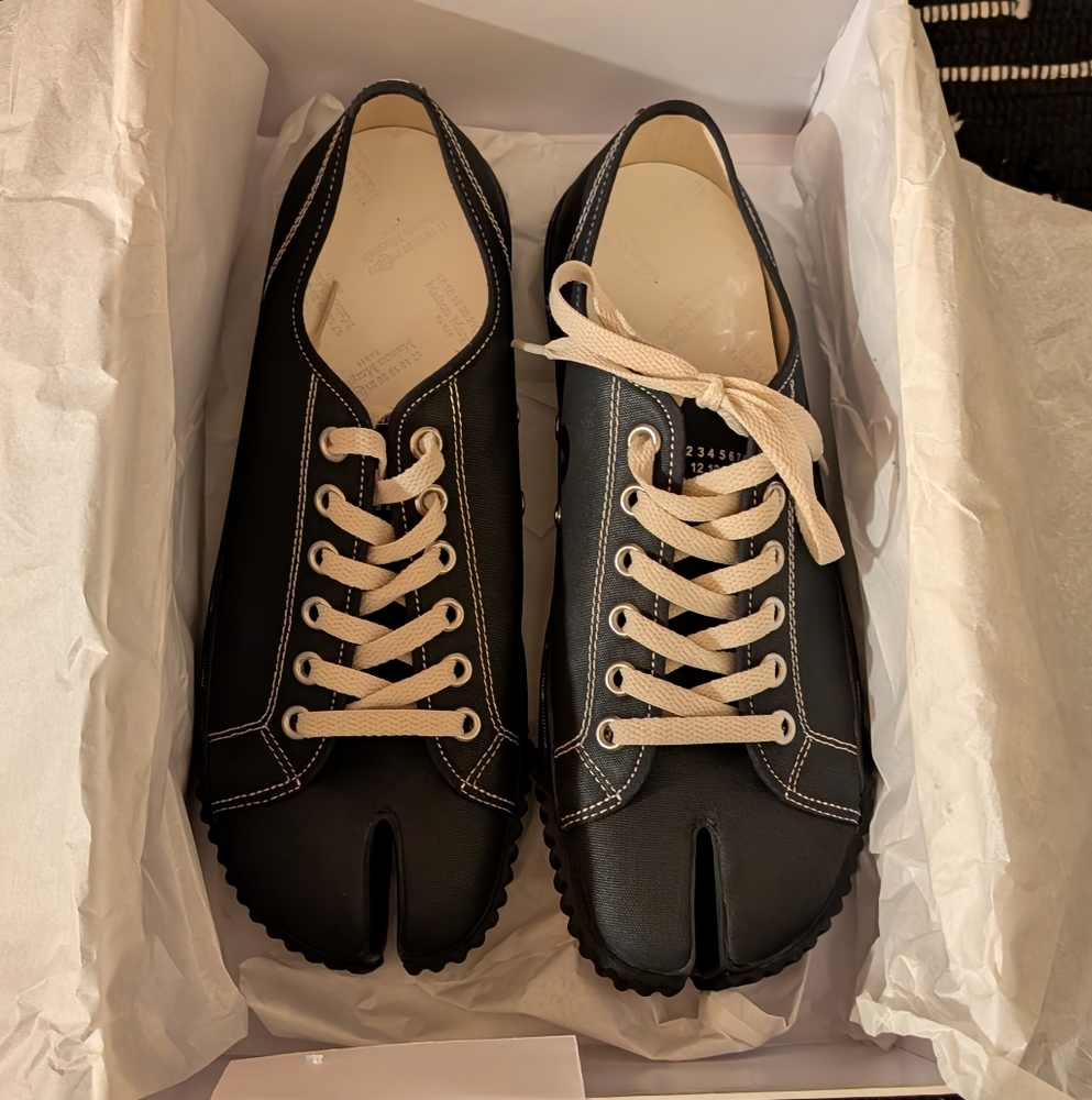 Maison Margiela Black Tabi Sneakers